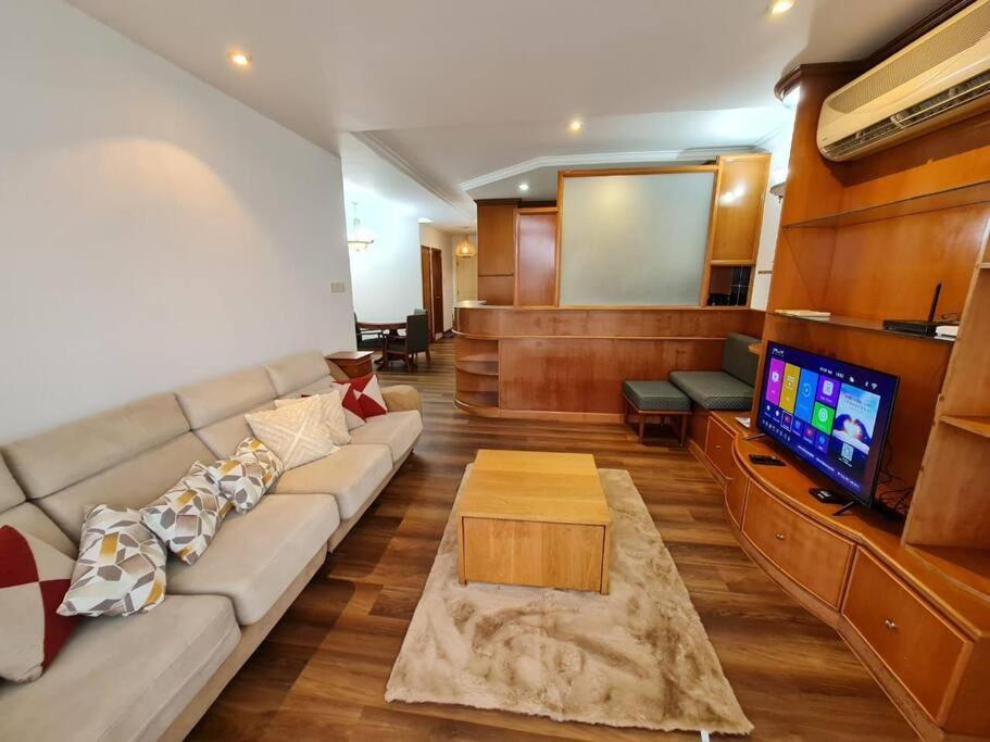 Lovely Waterfront Riverbank Suite With Pool A2 Kuching Esterno foto