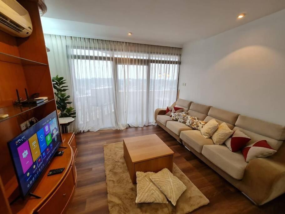 Lovely Waterfront Riverbank Suite With Pool A2 Kuching Esterno foto